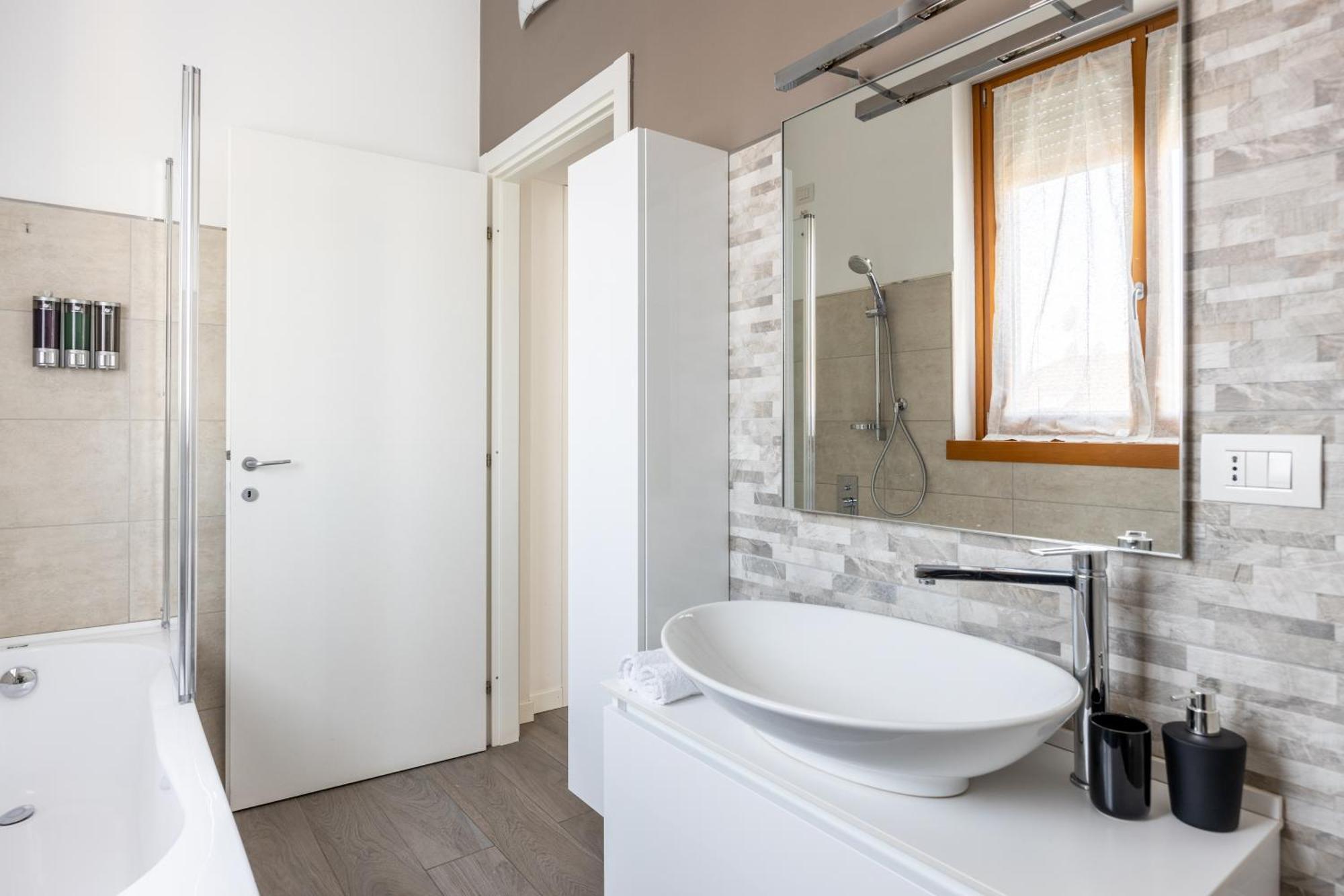 Bocconi'S Nest - Close To Duomo With Terrace Милано Екстериор снимка